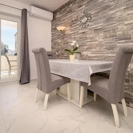 Apartment Kricin 14 Laura Baska (Krk)